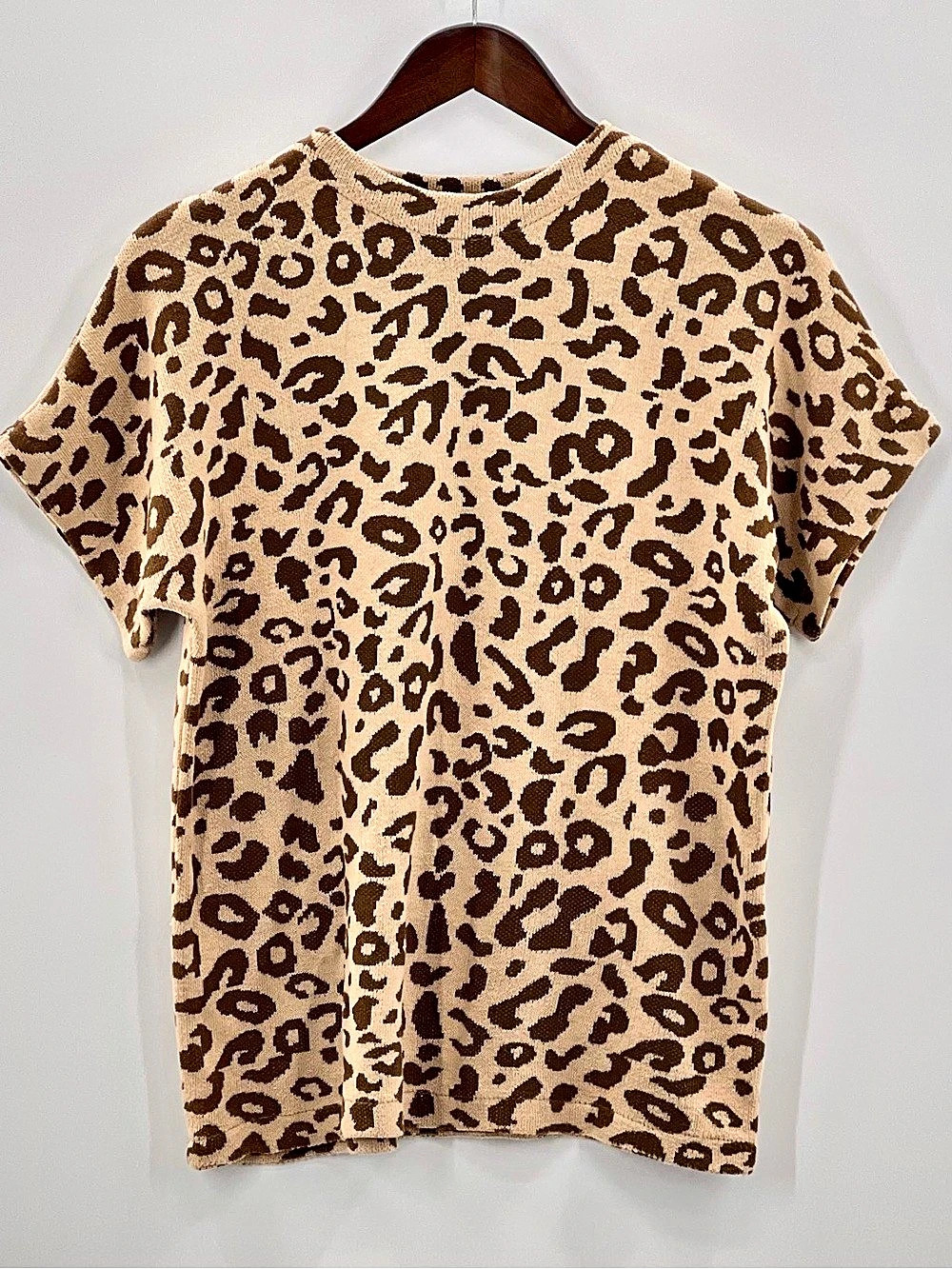 568 Leopard Print Polyester Tee Size Small